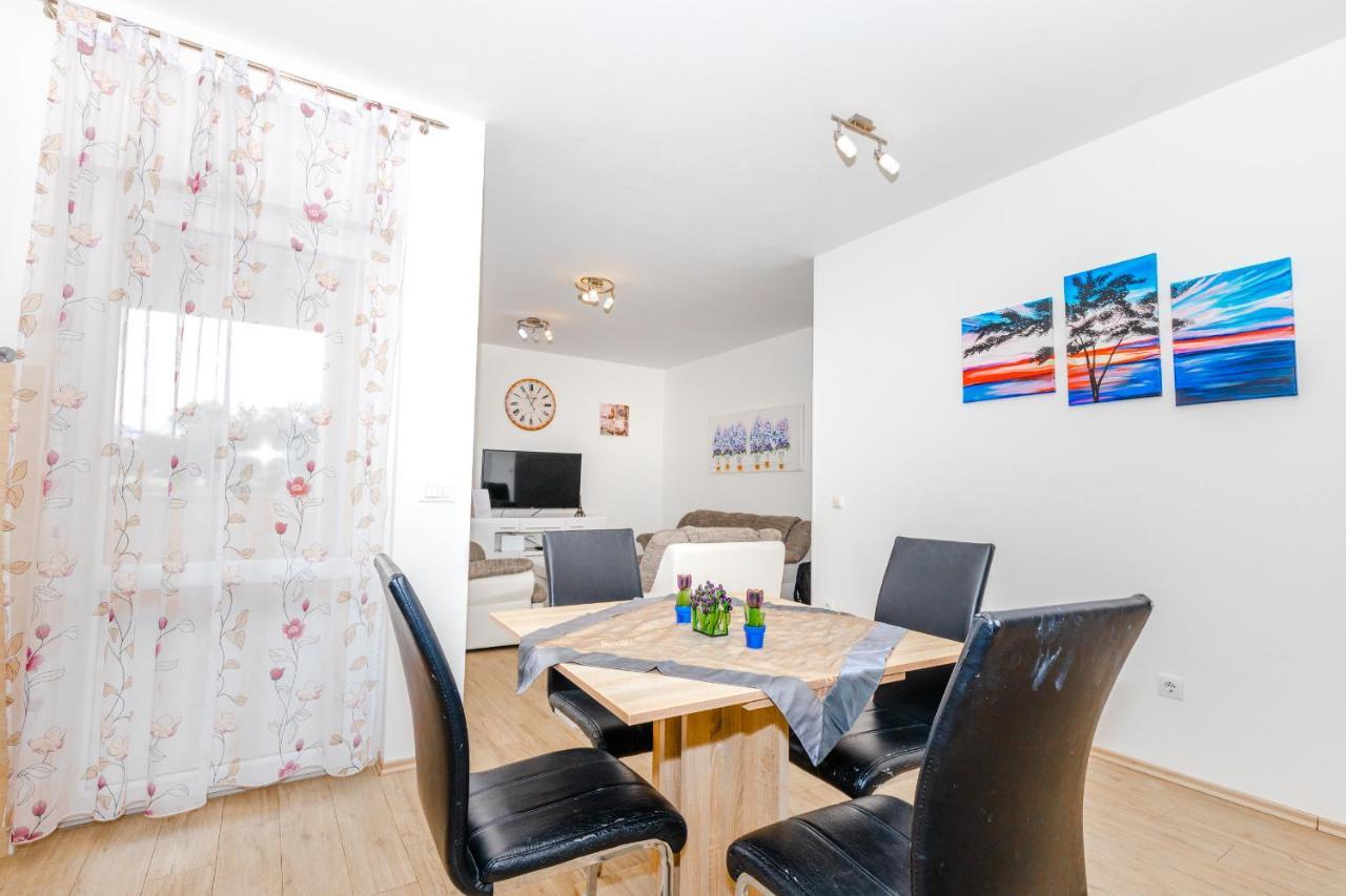 تْسافتات Spacious 2-Bedroom Apartment With Terrace And Parking المظهر الخارجي الصورة