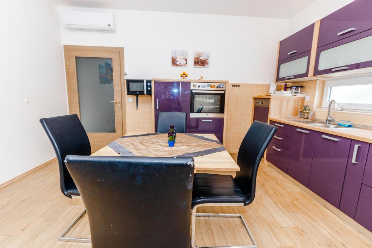 تْسافتات Spacious 2-Bedroom Apartment With Terrace And Parking المظهر الخارجي الصورة